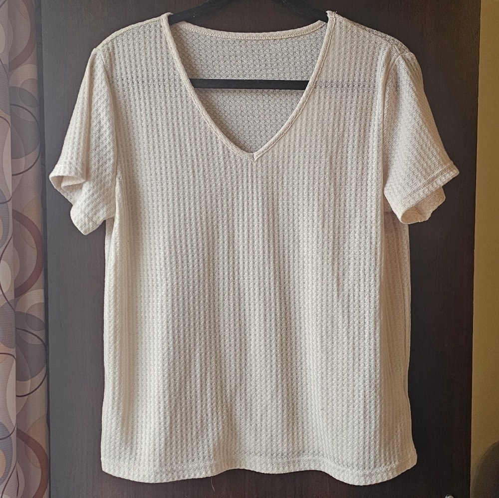 Women's Cream V-Neck Top Size Medium